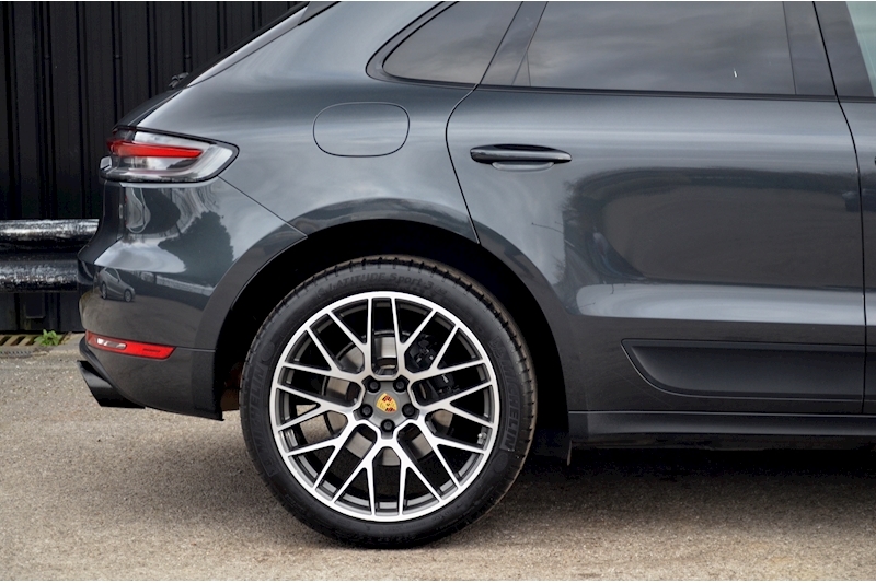 Porsche Macan 1 Lady Owner + Over £10k Cost Options Image 14