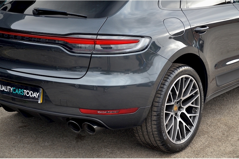 Porsche Macan 1 Lady Owner + Over £10k Cost Options Image 13