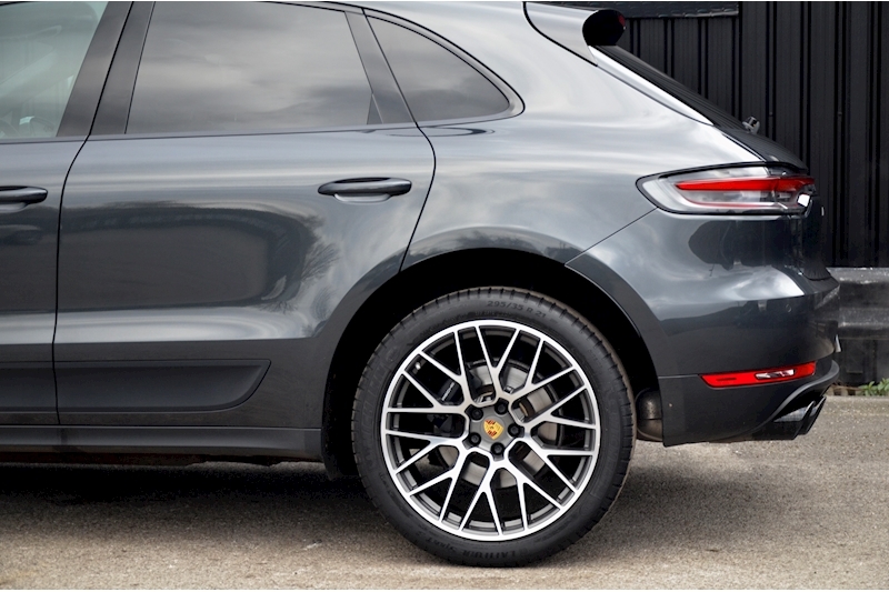 Porsche Macan 1 Lady Owner + Over £10k Cost Options Image 38