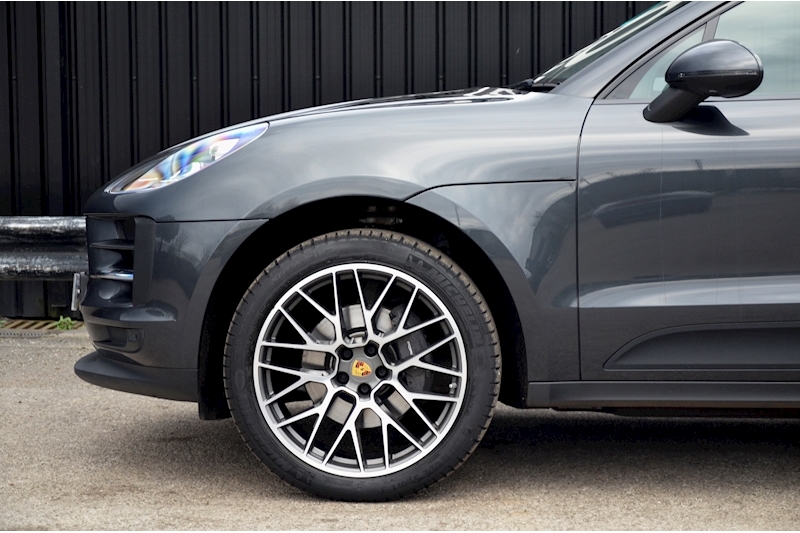 Porsche Macan 1 Lady Owner + Over £10k Cost Options Image 37