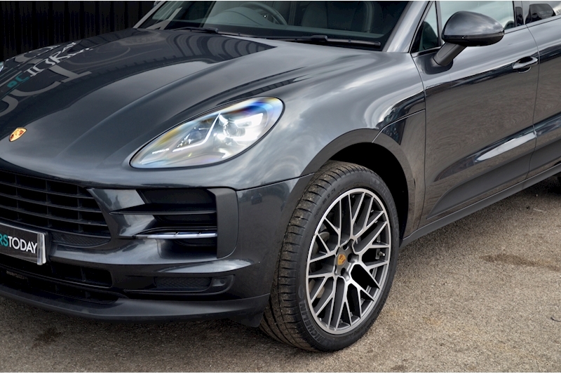 Porsche Macan 1 Lady Owner + Over £10k Cost Options Image 36