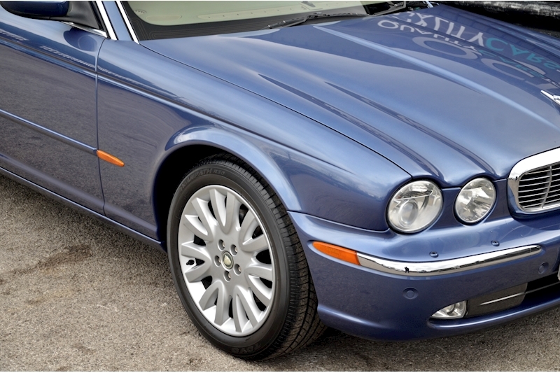 Jaguar XJ8 4.2 V8 4.2 V8 SWB + Rare Specification + Just Serviced by Jaguar Image 17