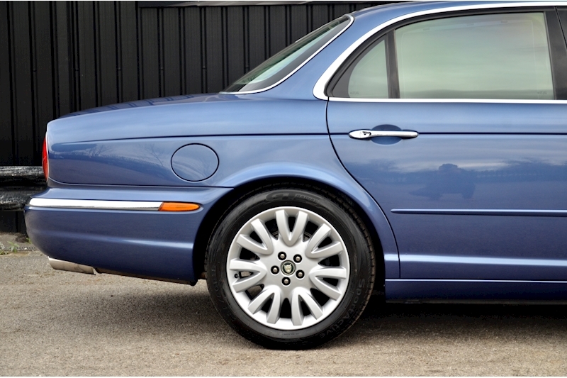 Jaguar XJ8 4.2 V8 4.2 V8 SWB + Rare Specification + Just Serviced by Jaguar Image 15