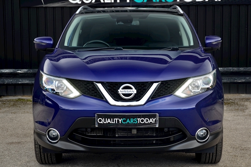 Nissan Qashqai N-Connecta 1.6 dci + Xtronic Auto + Panoramic Rood Image 3