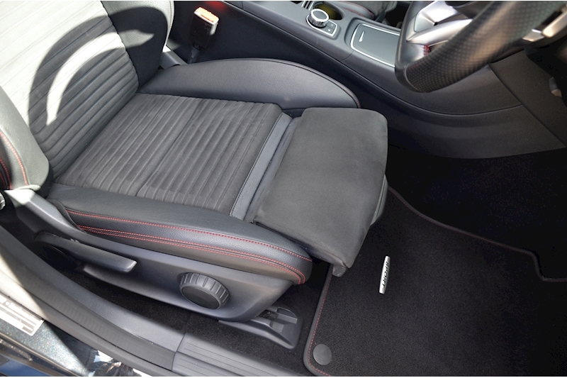 Mercedes-Benz CLA 250 AMG Sport 1 Former Keeper + Panoramic Roof + Just Serviced by MB Image 14