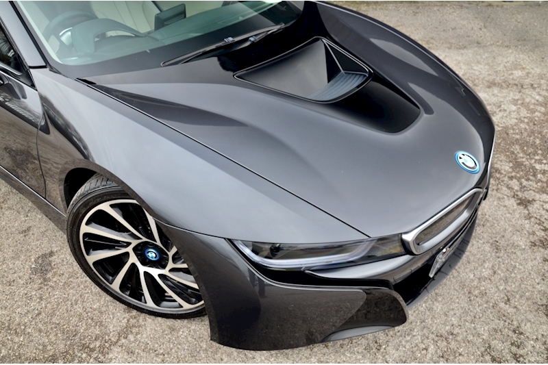 BMW i8 Full BMW Main Dealer History + Exceptional Spec and Condition Image 14