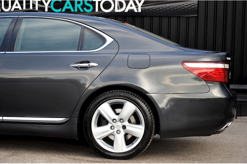 Lexus LS 460 SE-L Huge Spec + Rear Entertainment + Previously Supplied by Ourselves Image 17