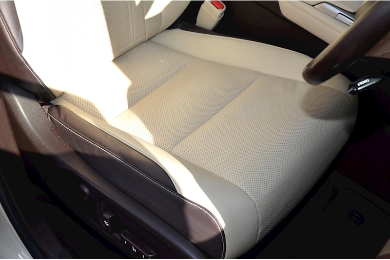 Lexus RX 450h 3.5 V6 Luxury SUV 5dr Petrol Hybrid CVT 4WD Euro 6 (s/s) (313 ps) Image 18