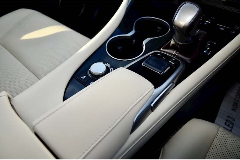 Lexus RX 450h 3.5 V6 Luxury SUV 5dr Petrol Hybrid CVT 4WD Euro 6 (s/s) (313 ps) Image 19