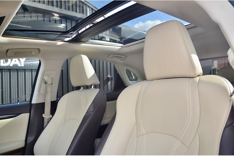 Lexus RX 450h 3.5 V6 Luxury SUV 5dr Petrol Hybrid CVT 4WD Euro 6 (s/s) (313 ps) Image 23