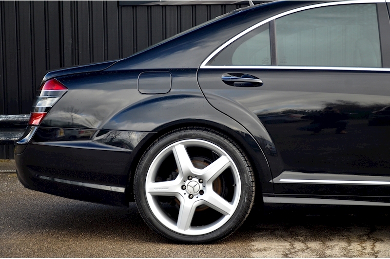 Mercedes-Benz S320 CDI AMG Bodystyling + AMG Wheels + Sunroof + Just Serviced by MB Image 15