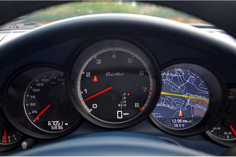 Porsche Panamera Turbo Rear Screens + PDCC + Huge Specification Image 11