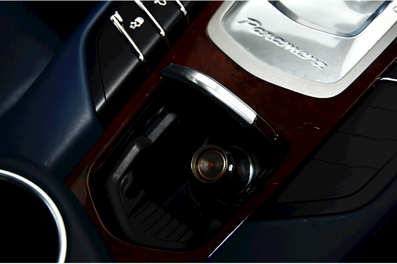 Porsche Panamera Turbo Rear Screens + PDCC + Huge Specification Image 16