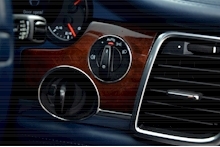 Porsche Panamera Turbo Rear Screens + PDCC + Huge Specification - Thumb 43