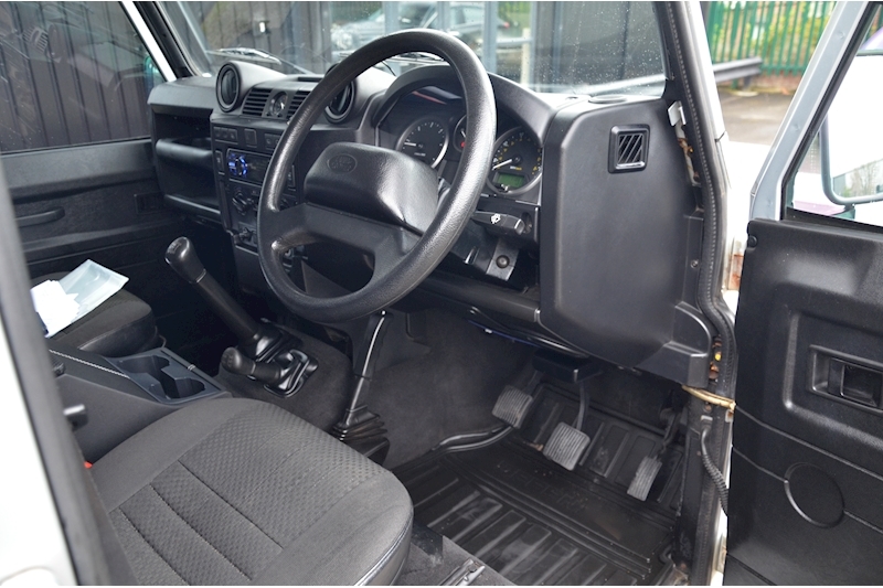 Land Rover Defender 110 Defender 110 2.4 Manual Image 7