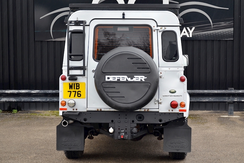 Land Rover Defender 110 Defender 110 2.4 Manual Image 4