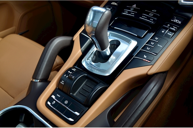 Porsche Cayenne D Cayenne D 3 5dr SUV Automatic Diesel Image 18