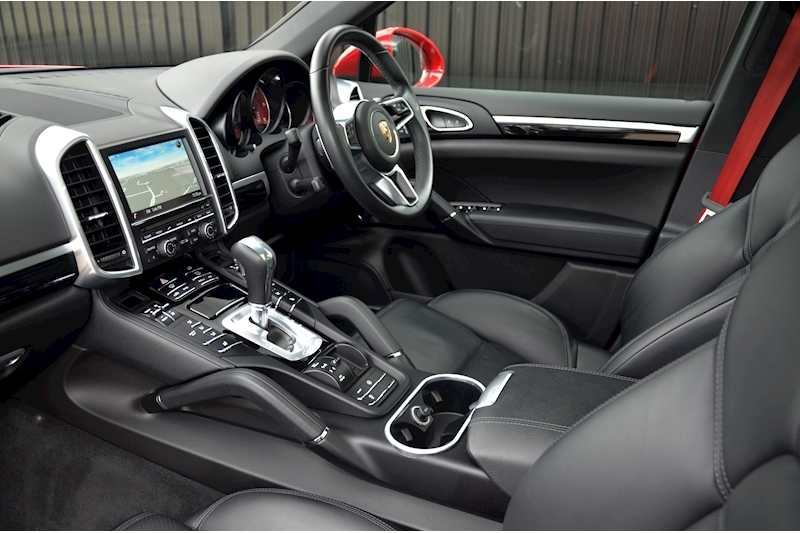 Porsche Cayenne D Full Porsche History + SportDesign Pack + Adaptive Sport Seats Image 8
