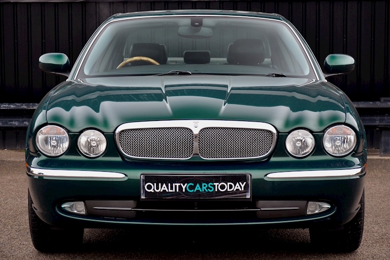 Jaguar XJ6 SE 3.0 V6 SE + Jaguar Racing Green + Previously Supplied by Ourselves Image 3