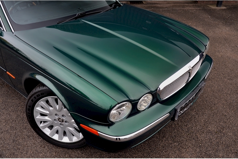 Jaguar XJ6 SE 3.0 V6 SE + Jaguar Racing Green + Previously Supplied by Ourselves Image 16