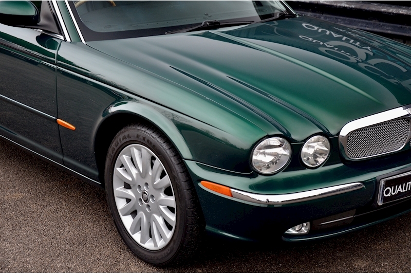 Jaguar XJ6 SE 3.0 V6 SE + Jaguar Racing Green + Previously Supplied by Ourselves Image 15