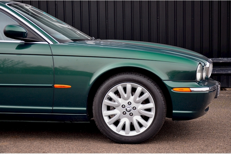 Jaguar XJ6 SE 3.0 V6 SE + Jaguar Racing Green + Previously Supplied by Ourselves Image 14