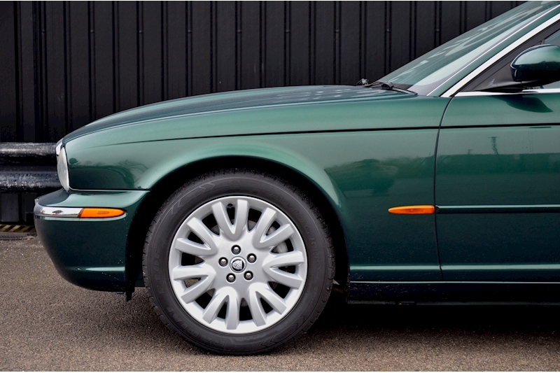 Jaguar XJ6 SE 3.0 V6 SE + Jaguar Racing Green + Previously Supplied by Ourselves Image 18