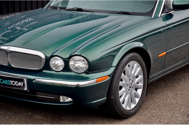 Jaguar XJ6 SE 3.0 V6 SE + Jaguar Racing Green + Previously Supplied by Ourselves Image 17