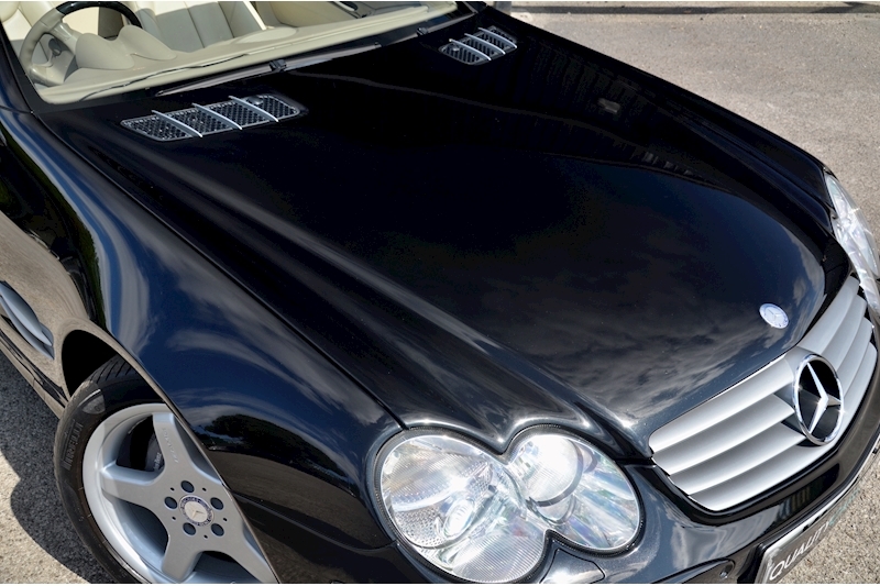 Mercedes-Benz SL 350 Panoramic Roof + AMG Wheels + BOSE + Black Ash Wood Image 9