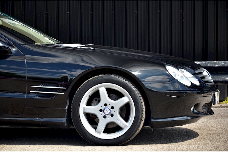 Mercedes-Benz SL 350 Panoramic Roof + AMG Wheels + BOSE + Black Ash Wood Image 14