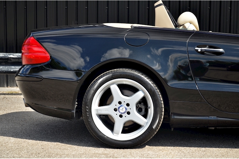 Mercedes-Benz SL 350 Panoramic Roof + AMG Wheels + BOSE + Black Ash Wood Image 13