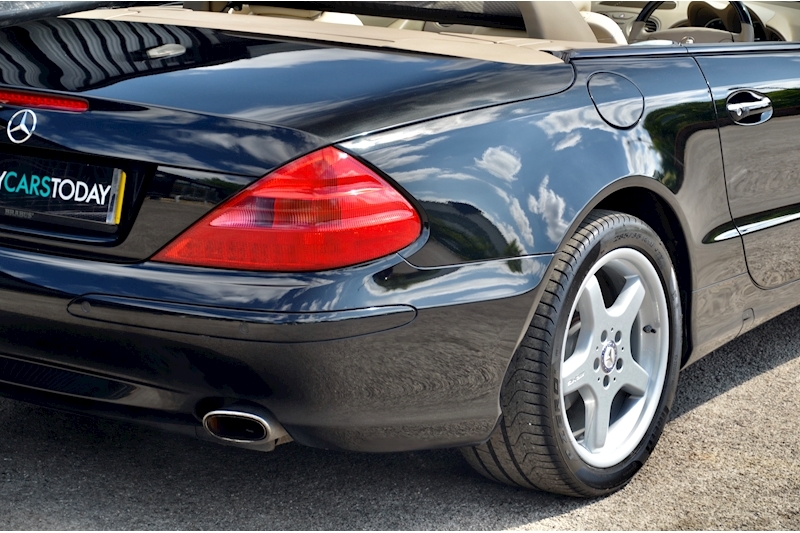 Mercedes-Benz SL 350 Panoramic Roof + AMG Wheels + BOSE + Black Ash Wood Image 12