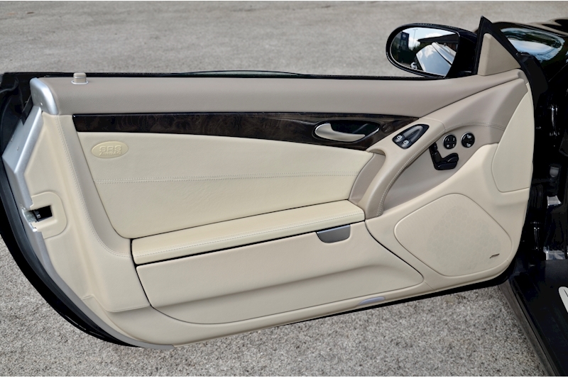 Mercedes-Benz SL 350 Panoramic Roof + AMG Wheels + BOSE + Black Ash Wood Image 39