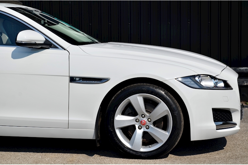 Jaguar XF Portfolio Panoramic Roof + Adaptive Cruise + 1 Driver from New + Full Jaguar Dealer History Image 19