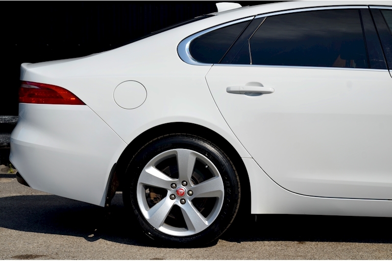 Jaguar XF Portfolio Panoramic Roof + Adaptive Cruise + 1 Driver from New + Full Jaguar Dealer History Image 18