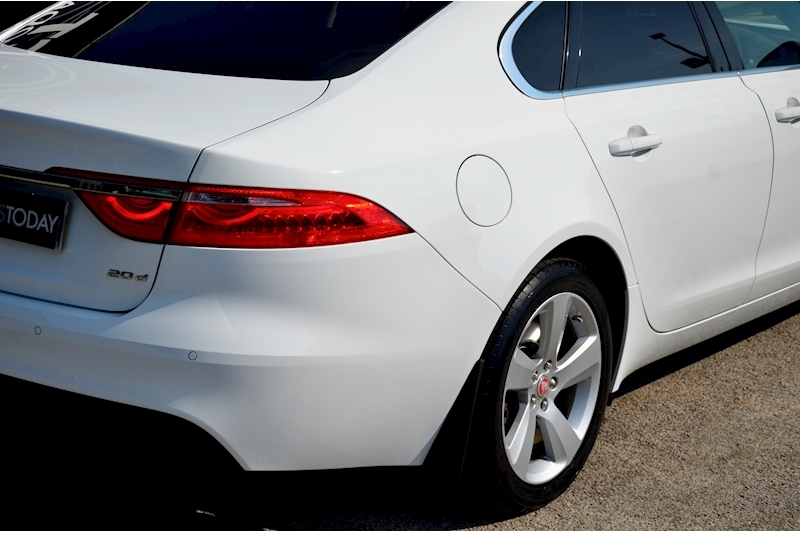 Jaguar XF Portfolio Panoramic Roof + Adaptive Cruise + 1 Driver from New + Full Jaguar Dealer History Image 17