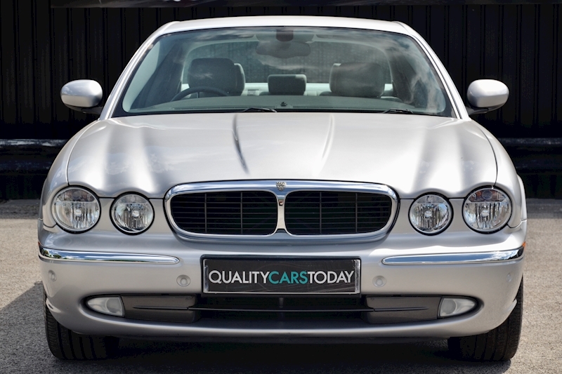 Jaguar XJ6 3.0 V6 Automatic + 2 Former Keepers Image 3