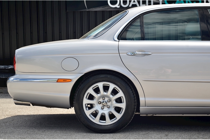 Jaguar XJ6 3.0 V6 Automatic + 2 Former Keepers Image 11