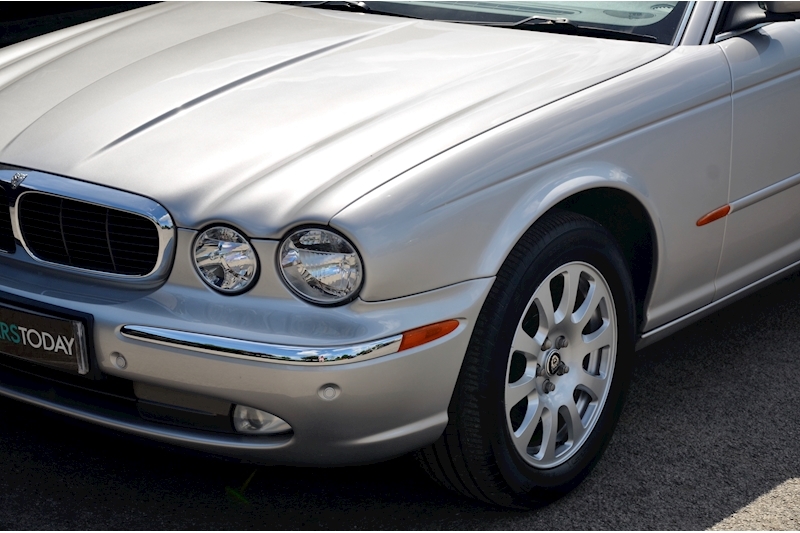 Jaguar XJ6 3.0 V6 Automatic + 2 Former Keepers Image 25