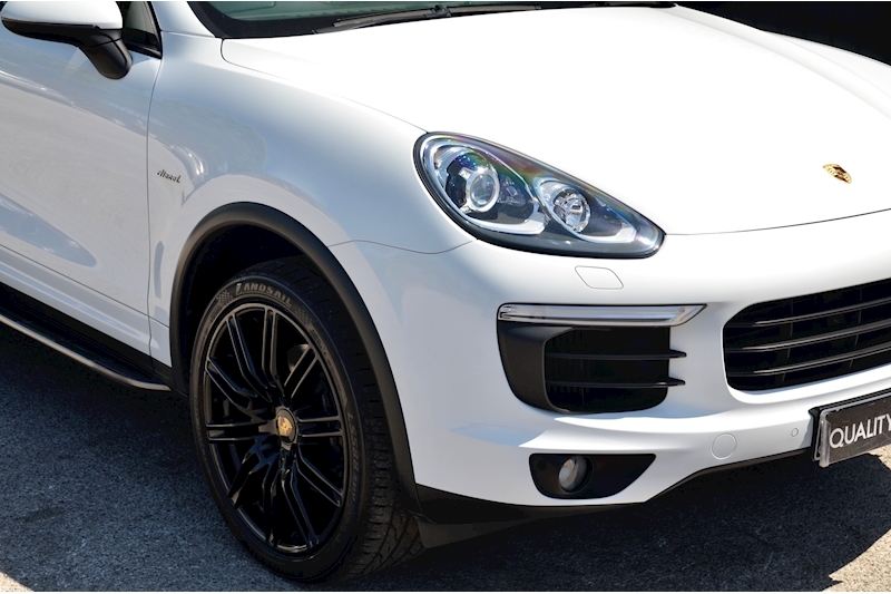 Porsche Cayenne Panoramic Roof + Air Suspension + Over £15k in Cost Options Image 15