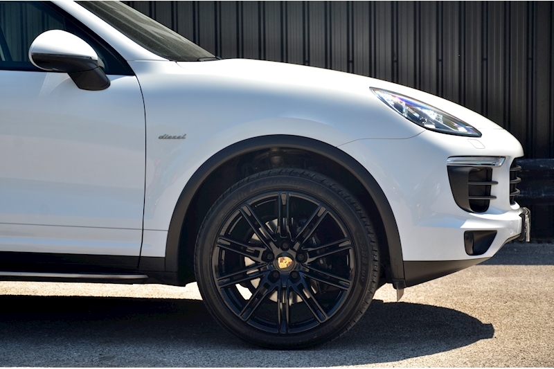 Porsche Cayenne Panoramic Roof + Air Suspension + Over £15k in Cost Options Image 14