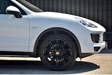 Porsche Cayenne Panoramic Roof + Air Suspension + Over £15k in Cost Options - Thumb 14
