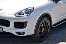 Porsche Cayenne Panoramic Roof + Air Suspension + Over £15k in Cost Options - Thumb 29