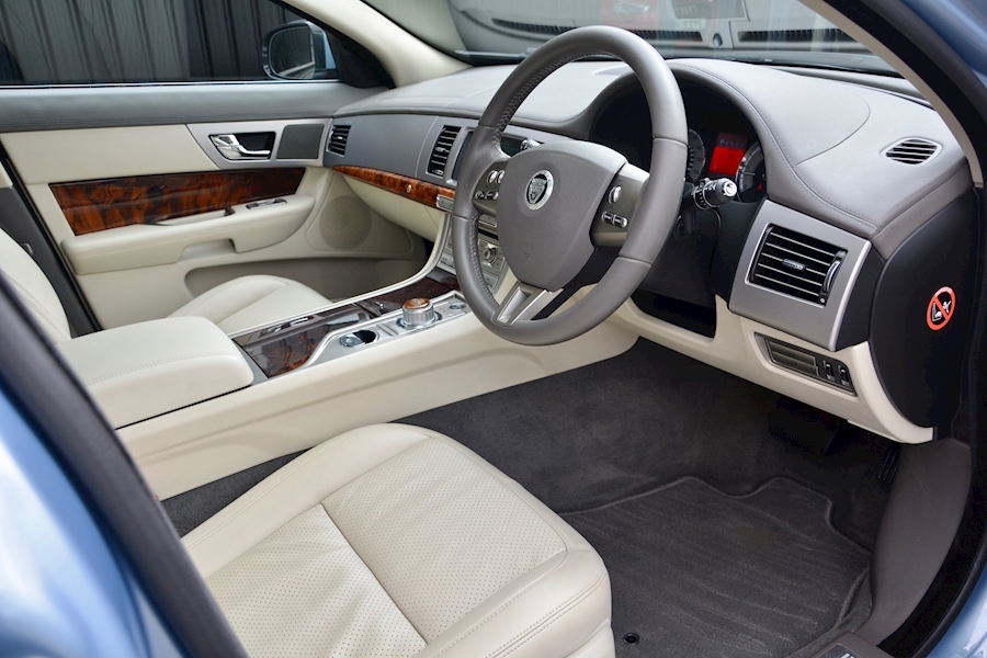 Jaguar Xf Xf V6 Premium Luxury 3.0 4dr Saloon Automatic Diesel Image 18