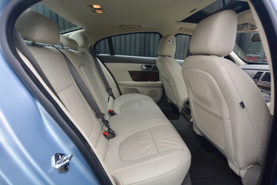 Jaguar Xf Xf V6 Premium Luxury 3.0 4dr Saloon Automatic Diesel Image 28