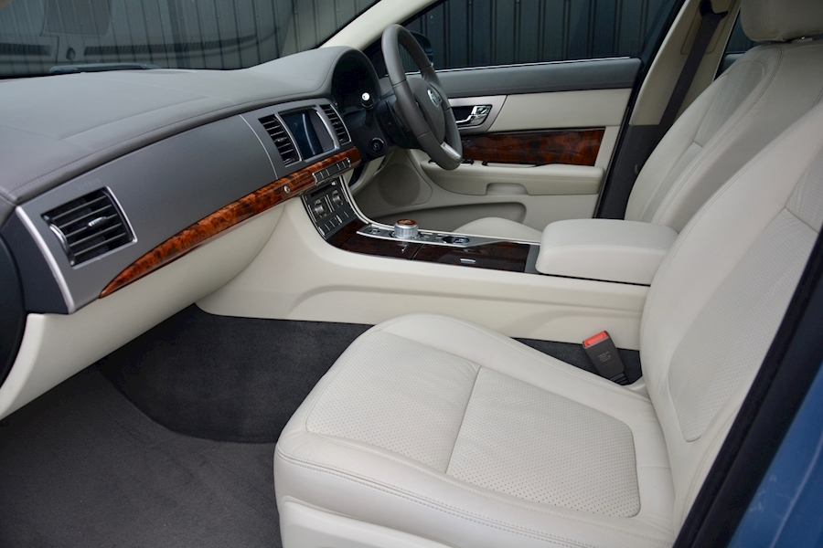 Jaguar Xf Xf V6 Premium Luxury 3.0 4dr Saloon Automatic Diesel Image 2