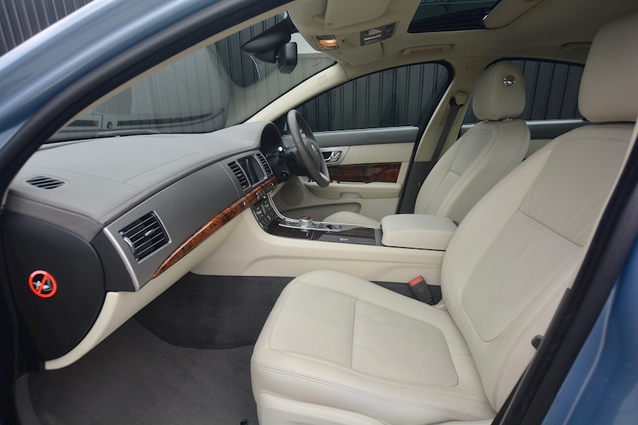 Jaguar Xf Xf V6 Premium Luxury 3.0 4dr Saloon Automatic Diesel Image 37