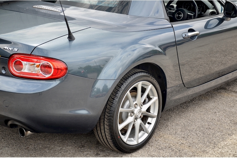 Mazda MX-5 Sport Tech Roadster + Heated Leather + LSD + BOSE Image 16