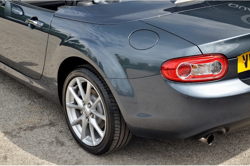 Mazda MX-5 Sport Tech Roadster + Heated Leather + LSD + BOSE Image 27