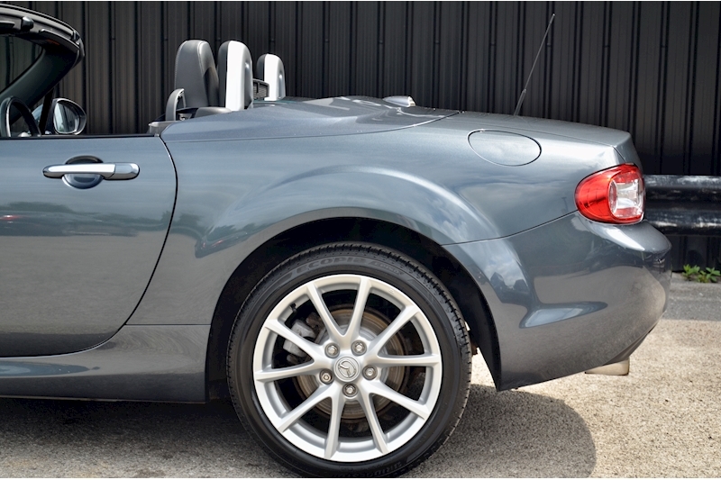 Mazda MX-5 Sport Tech Roadster + Heated Leather + LSD + BOSE Image 26